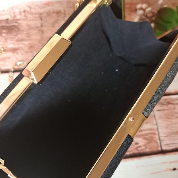 Gorgeous black evening bag with gold details - Picture 14 of 16